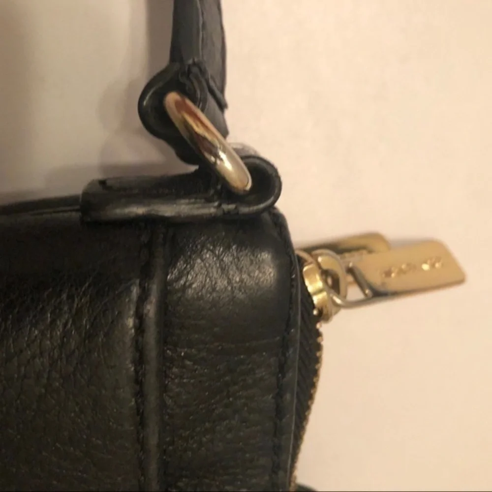 Michael kors black leather crossbody messenger bag